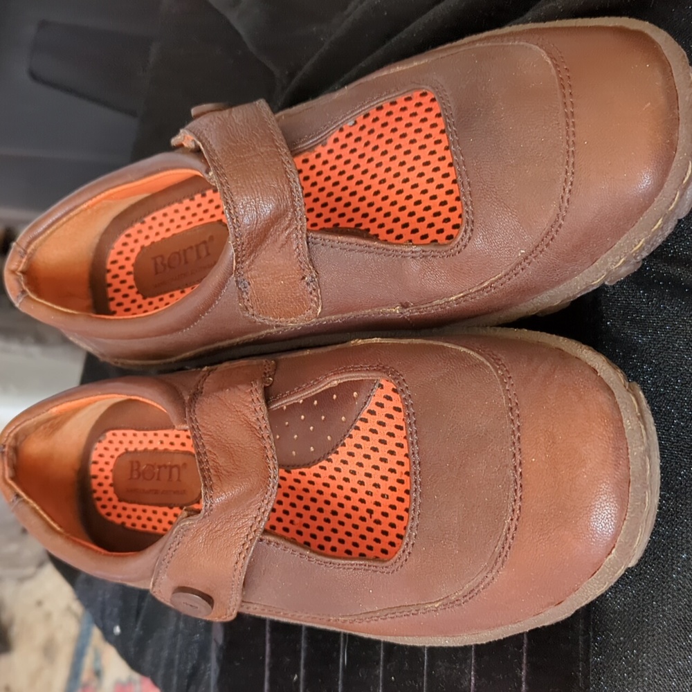 Born Slip Ons Sz 9